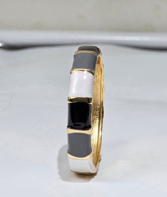 Noorani - Black and white